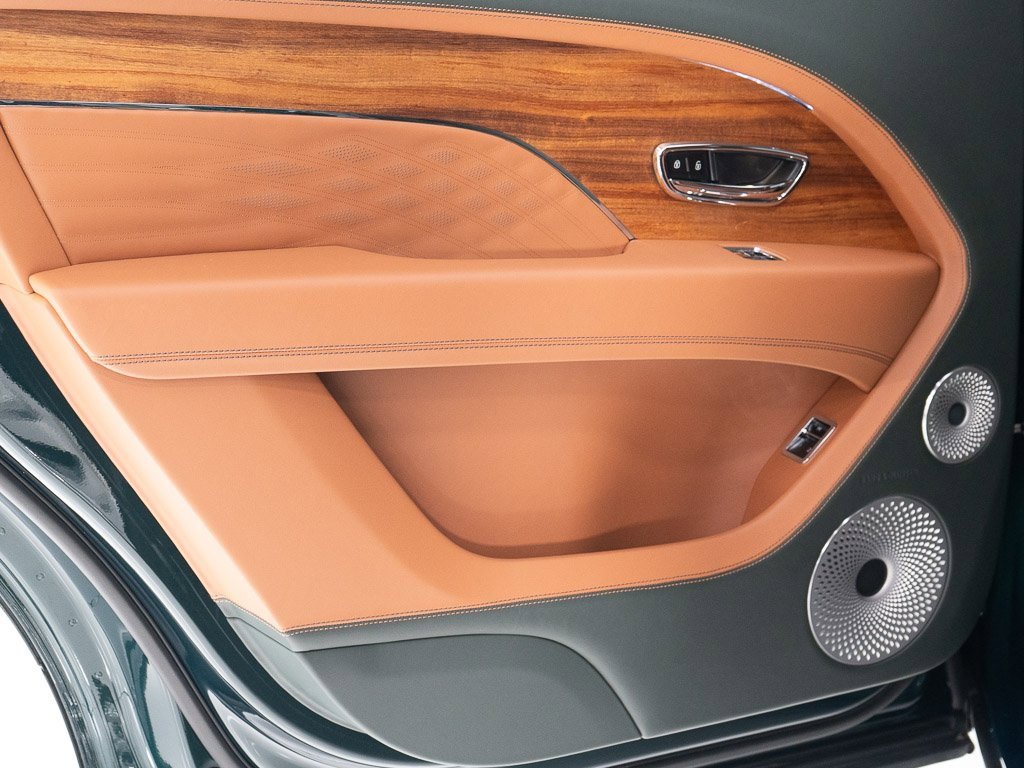 Used 2025 Bentley Bentayga Extended Wheelbase image 22