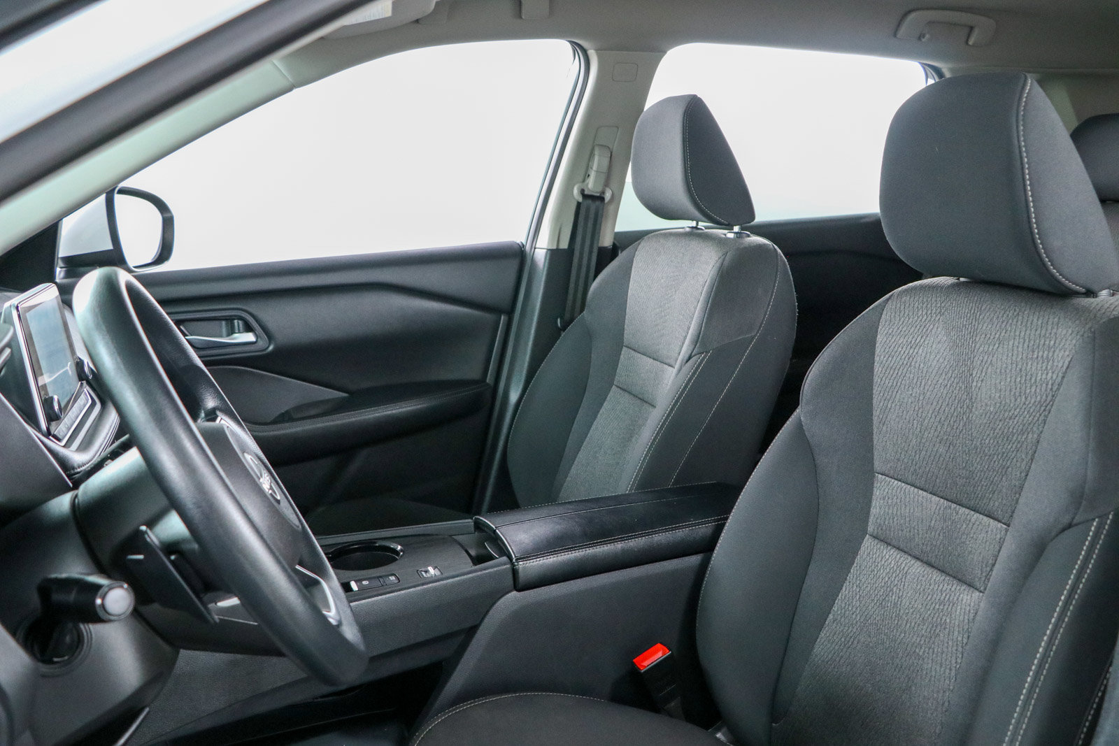 Used 2024 Nissan Rogue SV FWD image 23