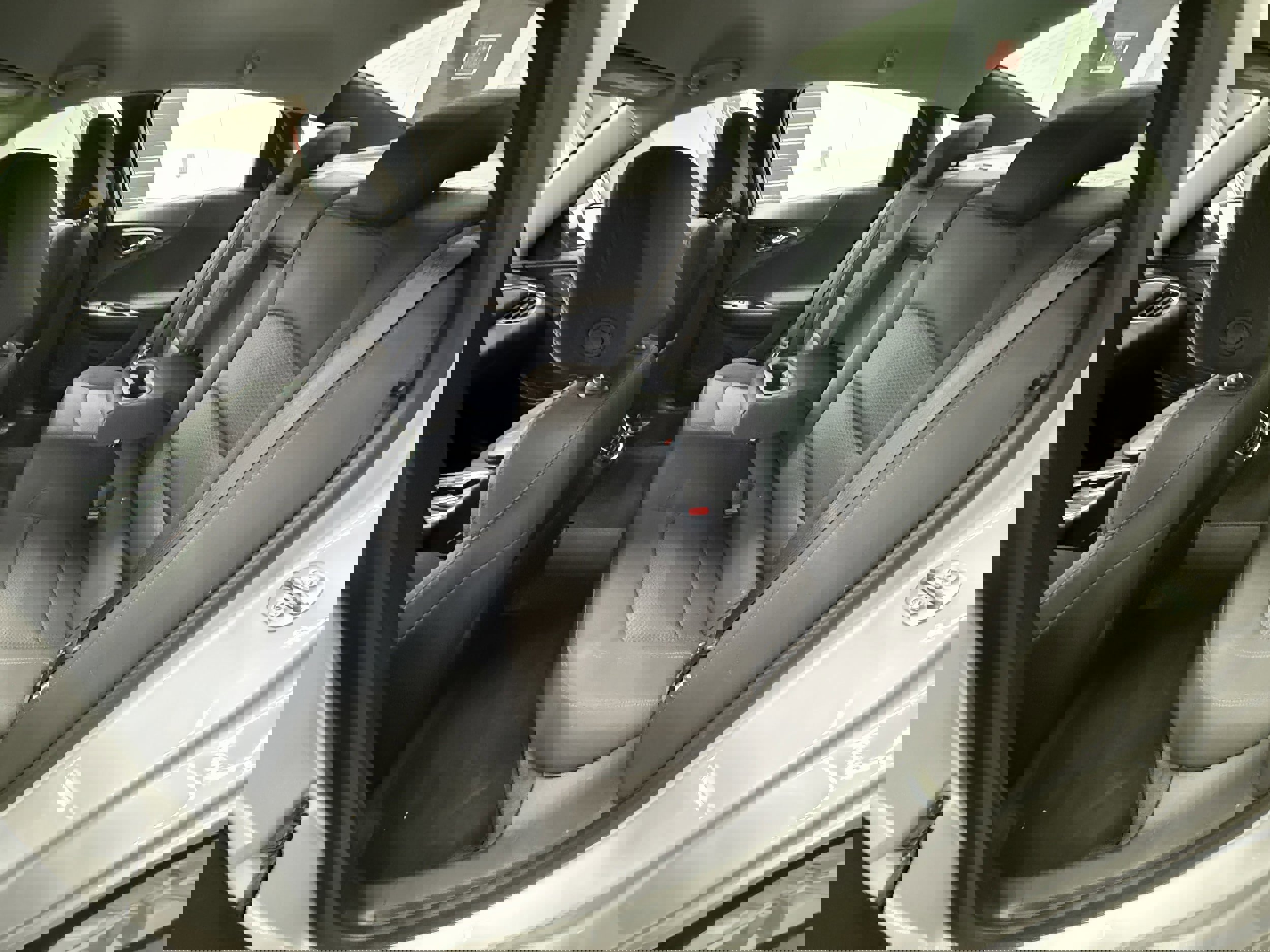 Used 2018 Chevrolet Malibu LT image 23