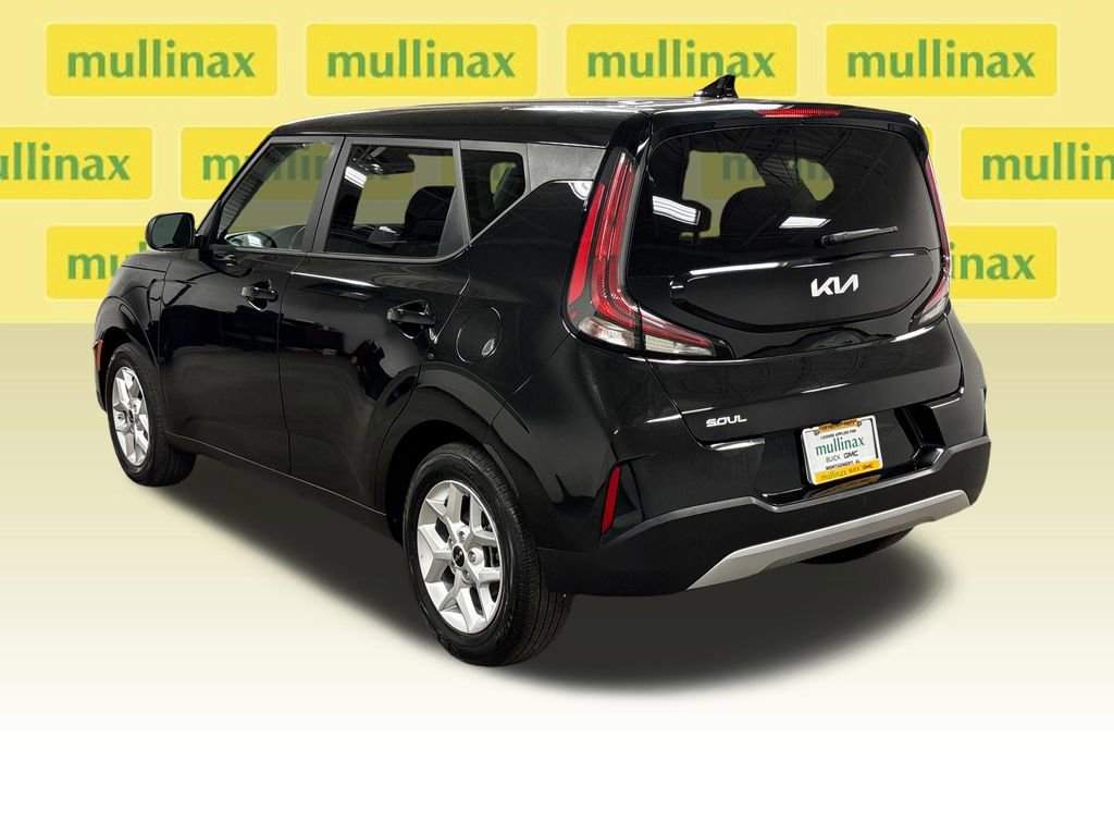 Used 2025 Kia Soul LX w/ LX Technology Package FWD image 14