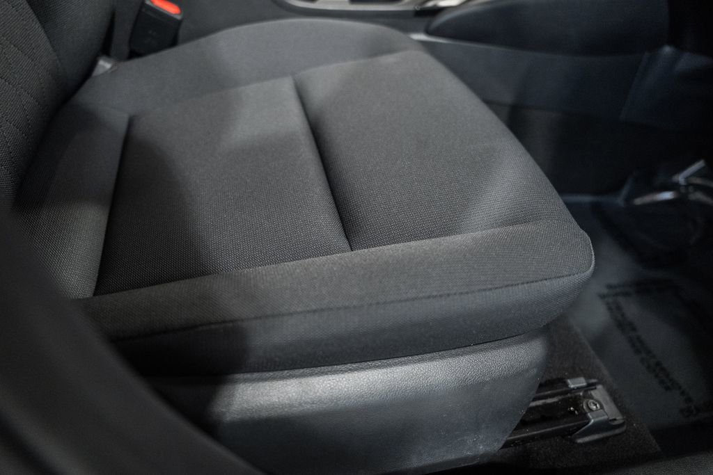 Used 2025 Toyota Corolla LE image 29