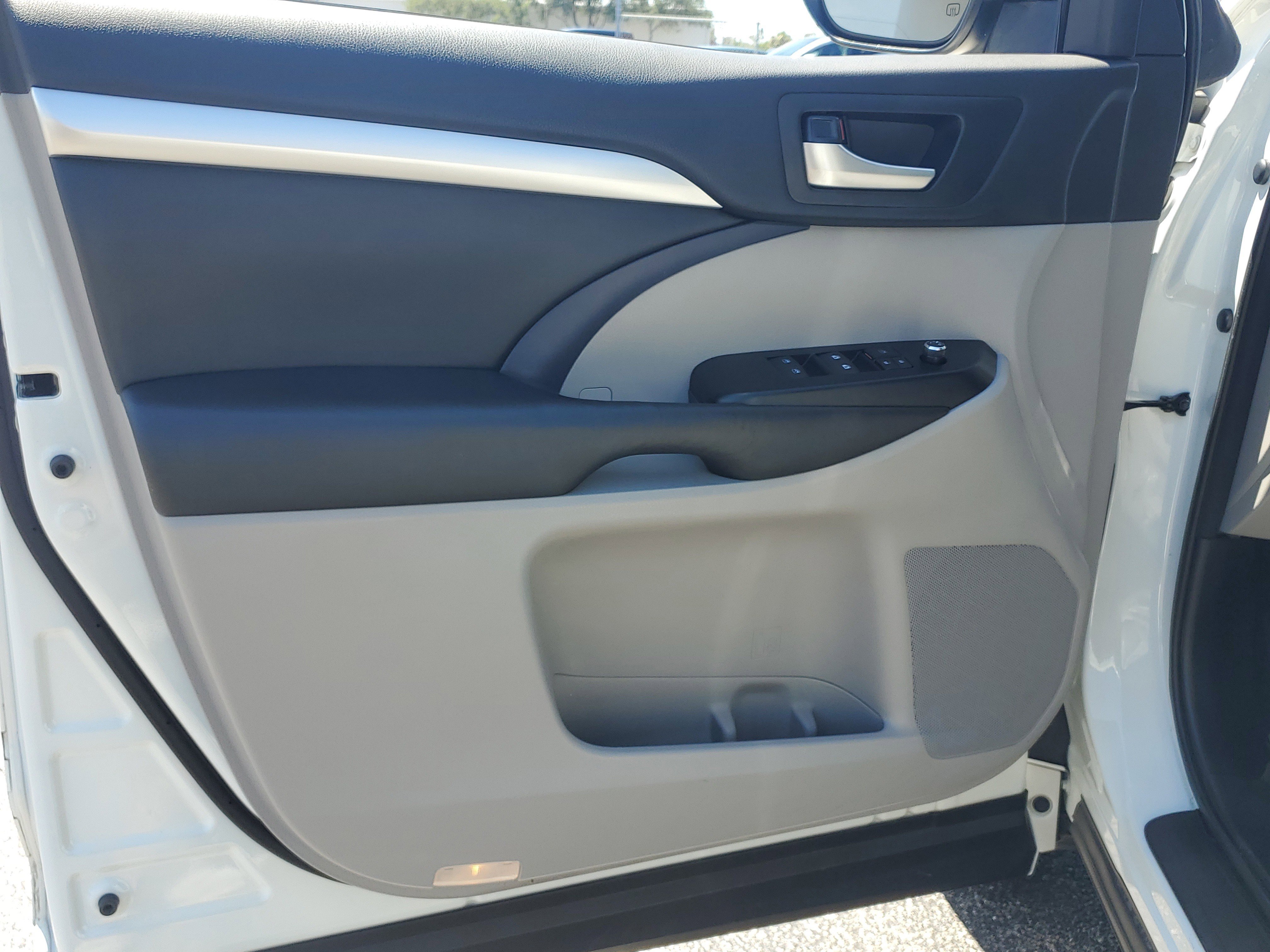 Certified 2018 Toyota Highlander XLE AWD/4WD image 21