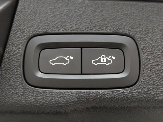 Used 2023 Volvo XC60 B5 Ultimate w/ Climate Package image 27