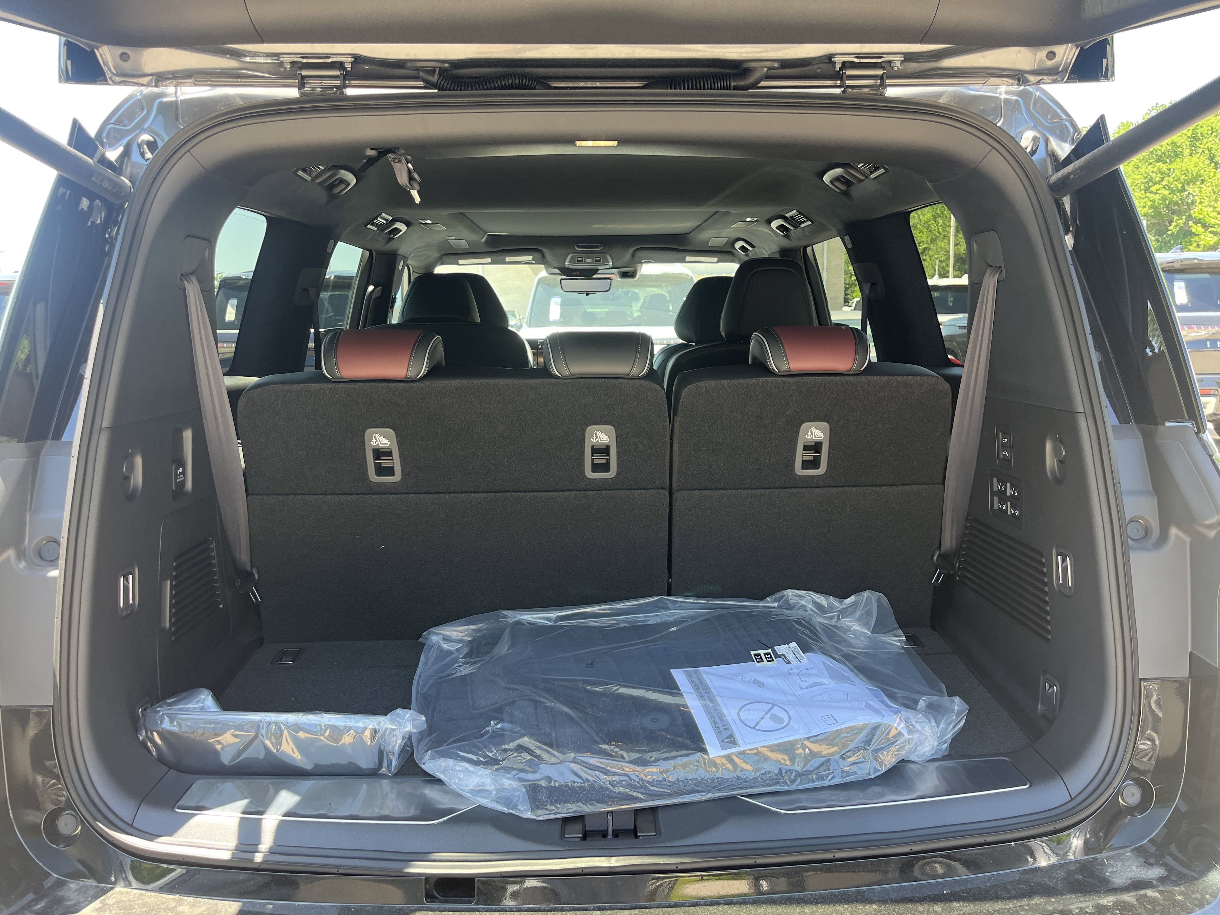 New 2025 INFINITI QX80 Autograph image 8