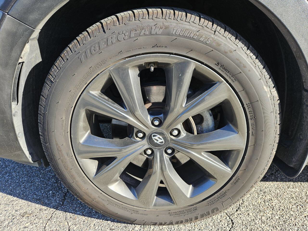 Used 2018 Hyundai Santa Fe Sport FWD image 25