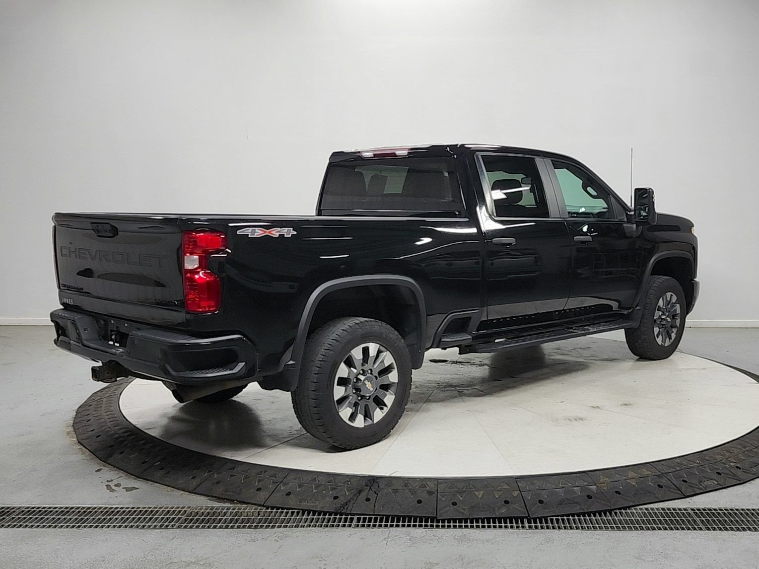 Used 2024 Chevrolet Silverado 2500 Custom w/ Custom Value Package AWD/4WD image 7