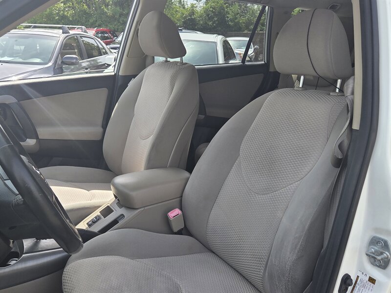 Used 2006 Toyota RAV4 Limited image 9