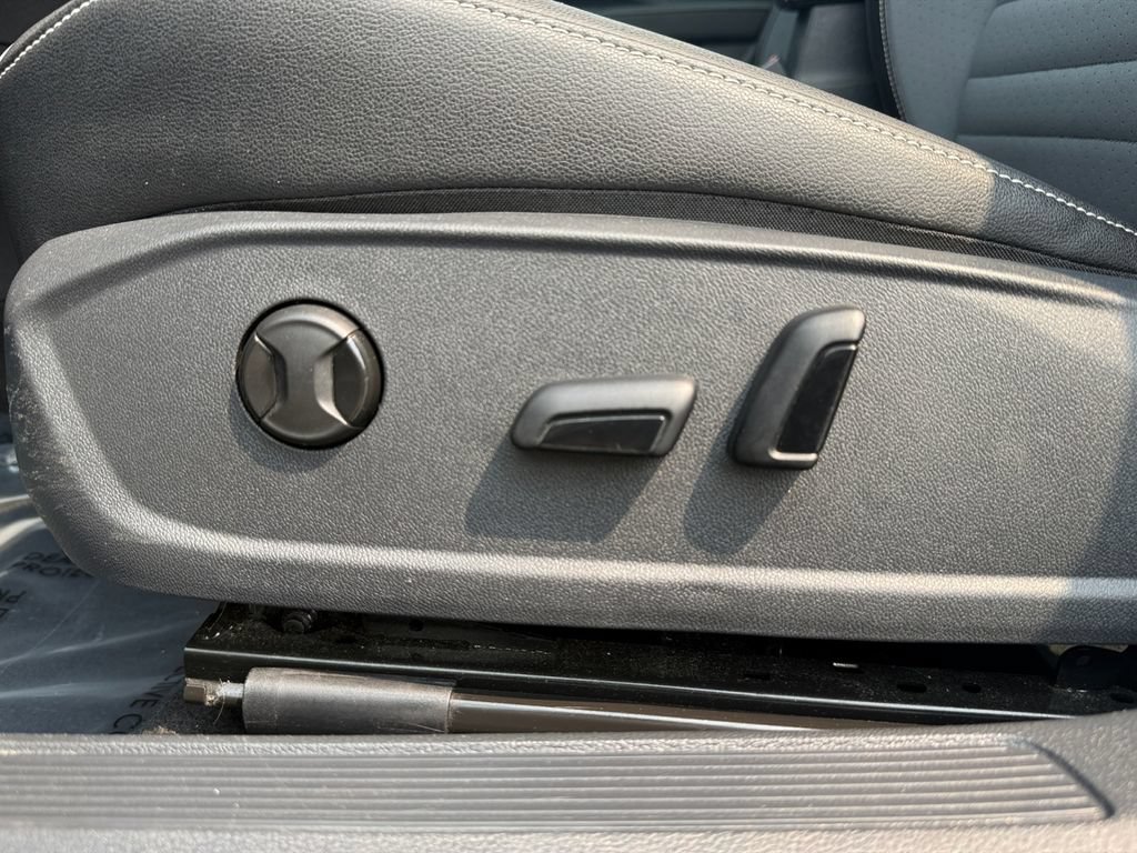 Used 2025 Volkswagen Jetta SE FWD image 10