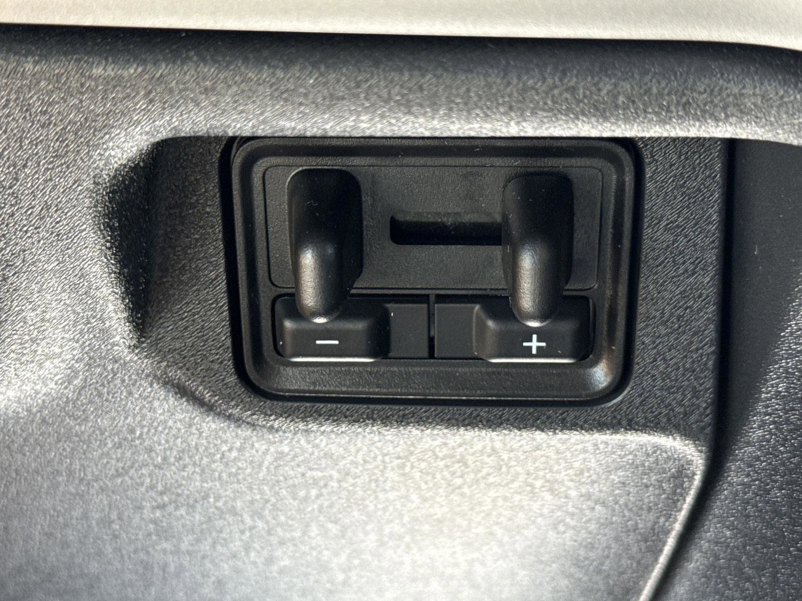 New 2025 Ford Expedition Active image 17