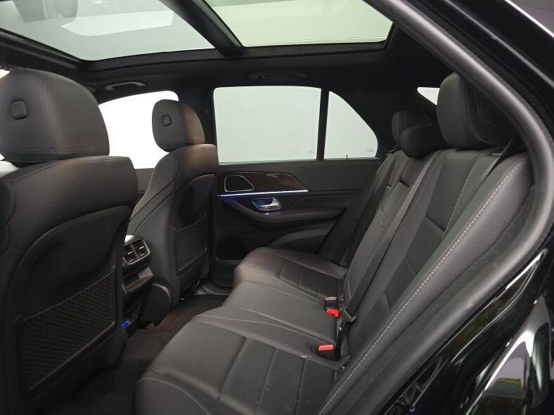 Used 2025 Mercedes-Benz GLE 450e 4MATIC w/ Driver Assistance Package image 9