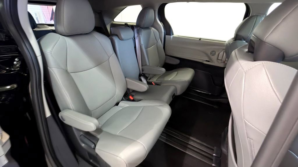 Used 2024 Toyota Sienna XLE image 61