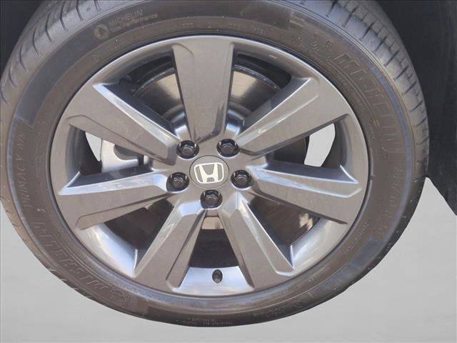 Used 2025 Honda Pilot Sport image 25