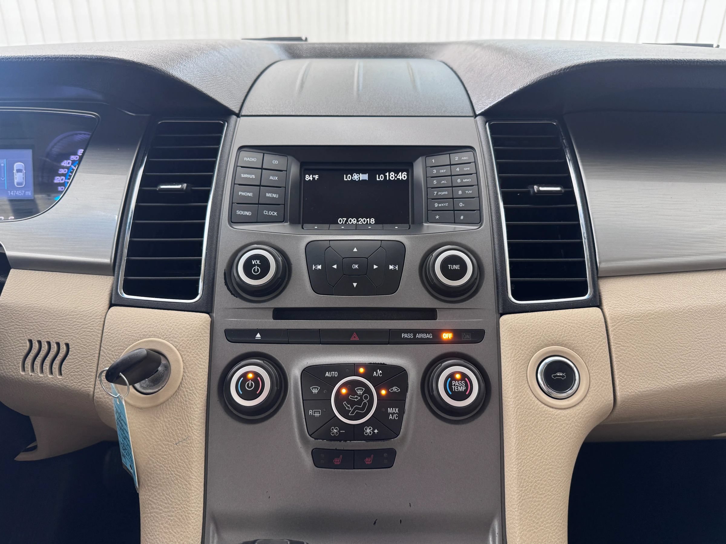 Used 2018 Ford Taurus SEL FWD image 18