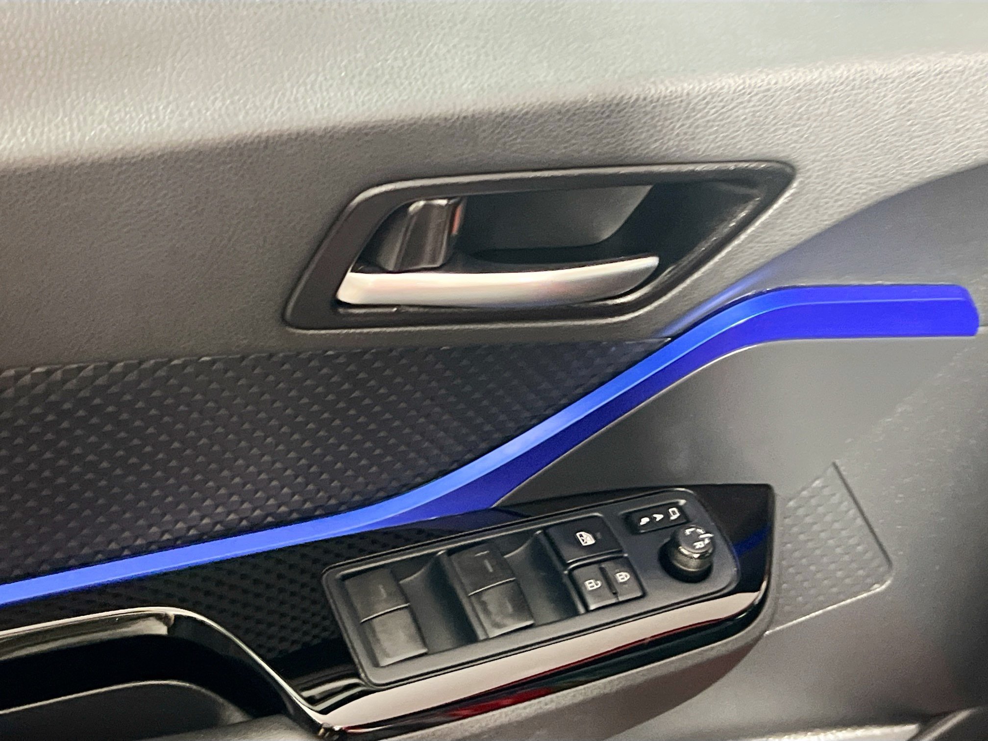 Used 2021 Toyota C-HR XLE FWD image 16
