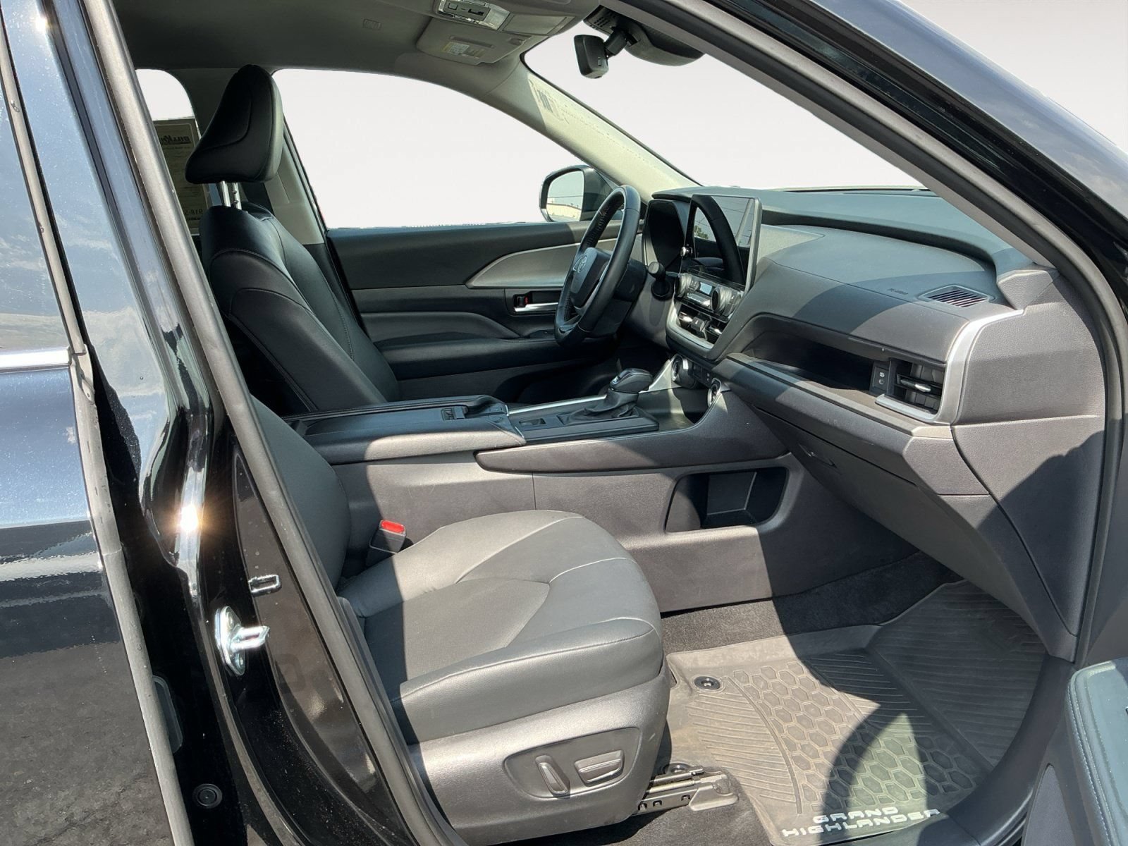 Used 2025 Toyota Grand Highlander AWD image 15