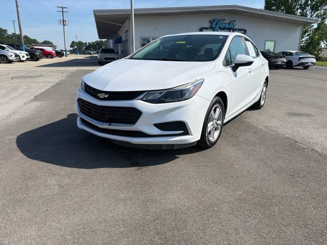 Used 2017 Chevrolet Cruze LT FWD image 2