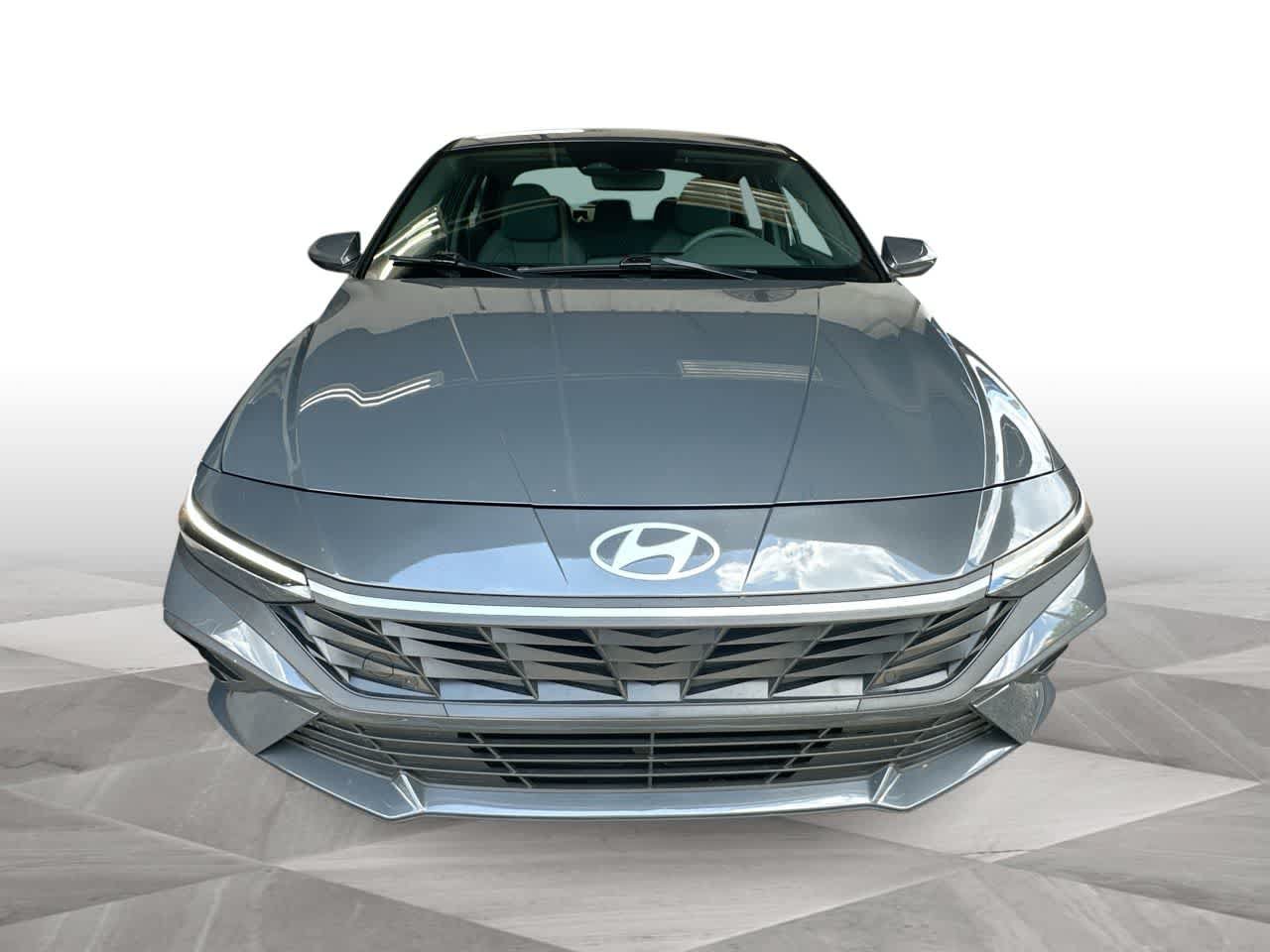 Used 2025 Hyundai Elantra SE FWD image 3