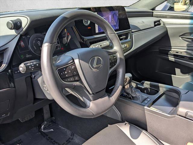 Certified 2025 Lexus ES 300h w/ Premium Package image 10