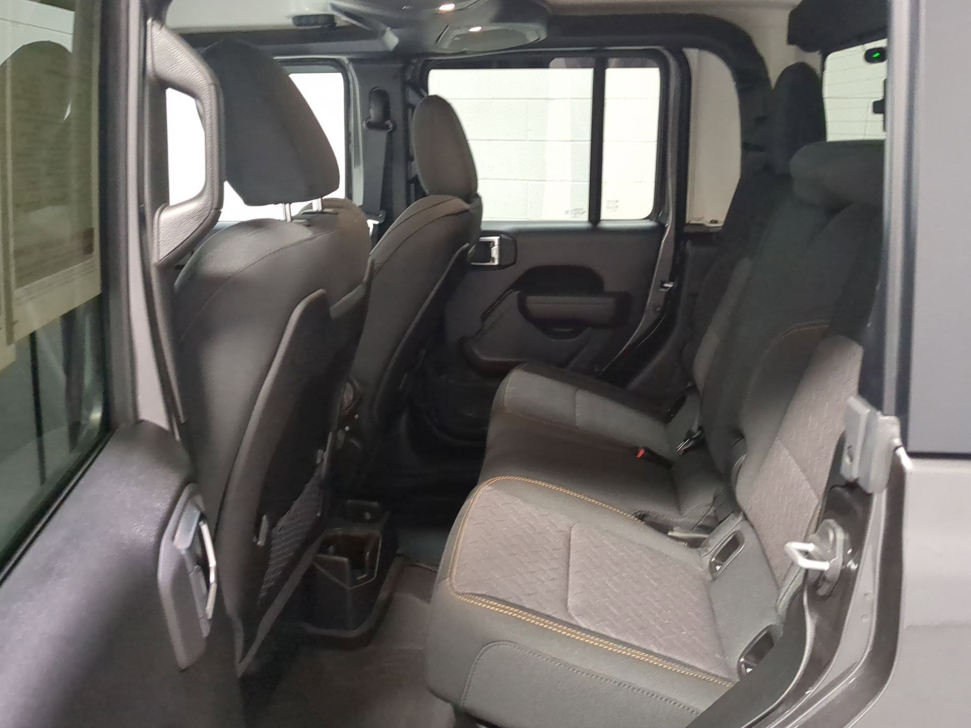 Certified 2025 Jeep Gladiator Mojave w/ Convenience Group image 19