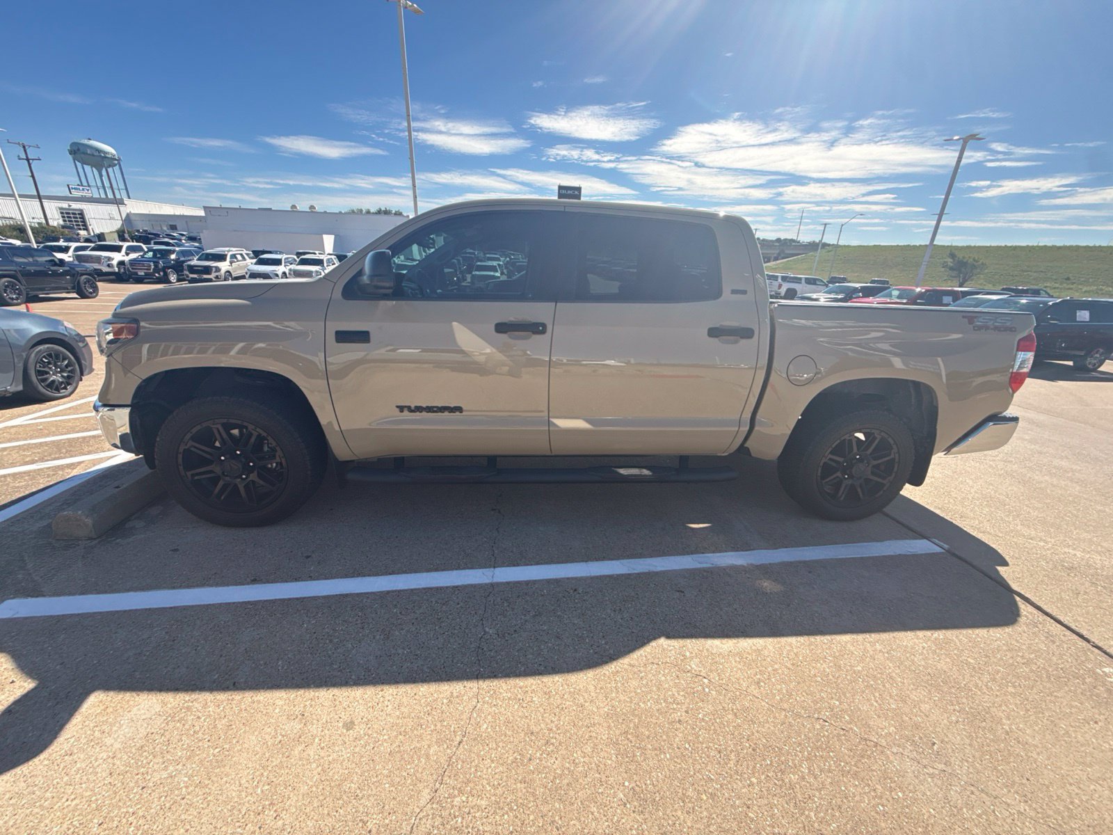 Used 2020 Toyota Tundra SR5 w/ SR5 Leather Package AWD/4WD image 4