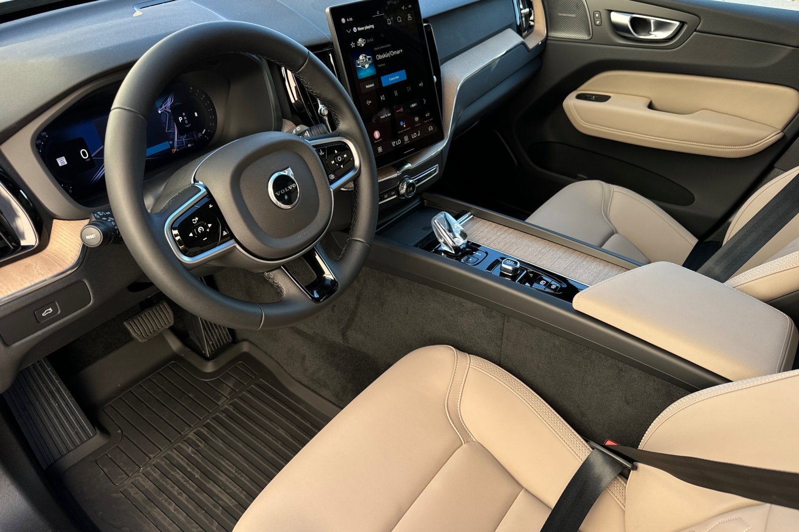 New 2026 Volvo XC60 B5 Plus w/ Climate Package image 9