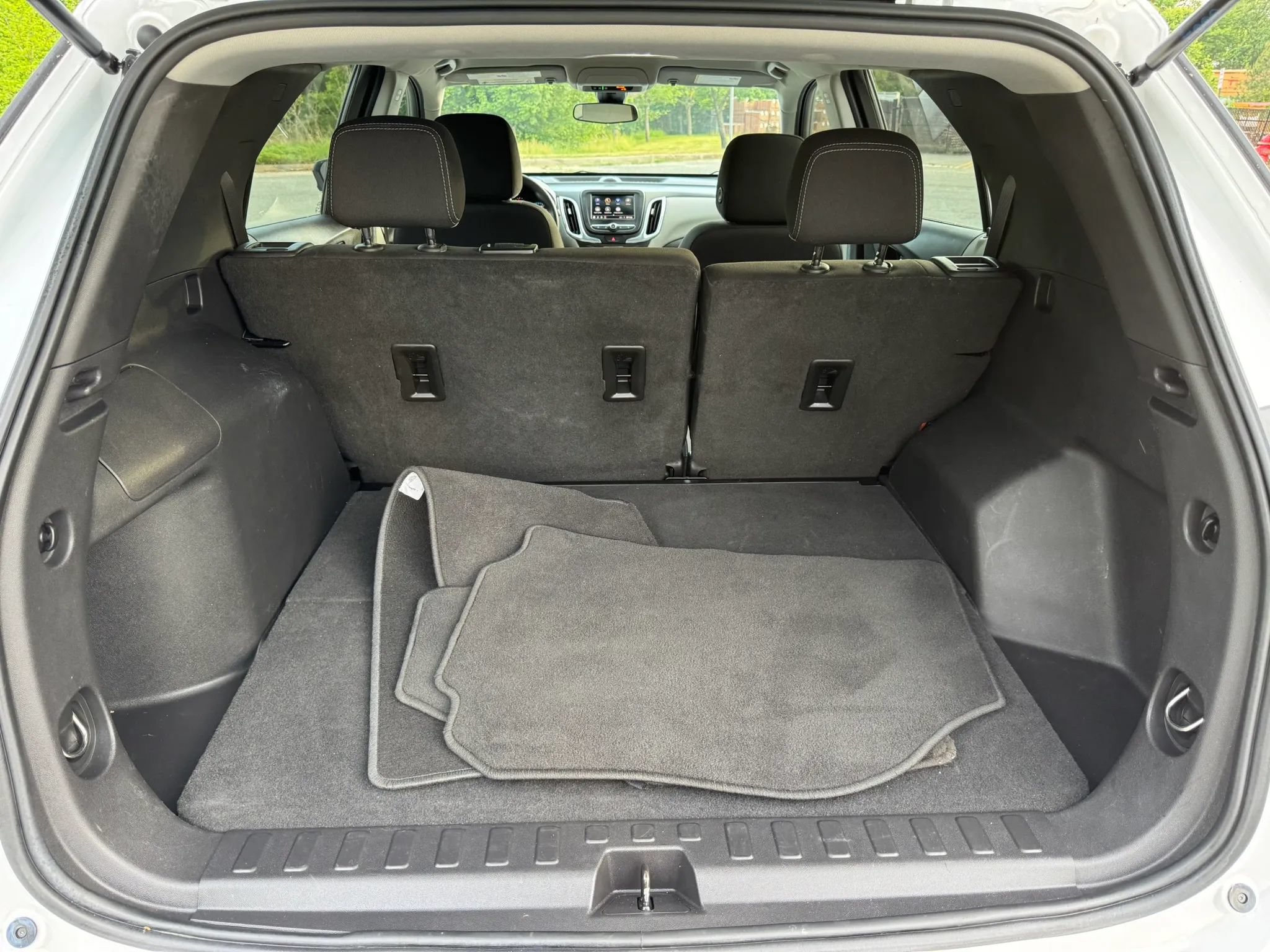 Used 2021 Chevrolet Equinox LS FWD image 21