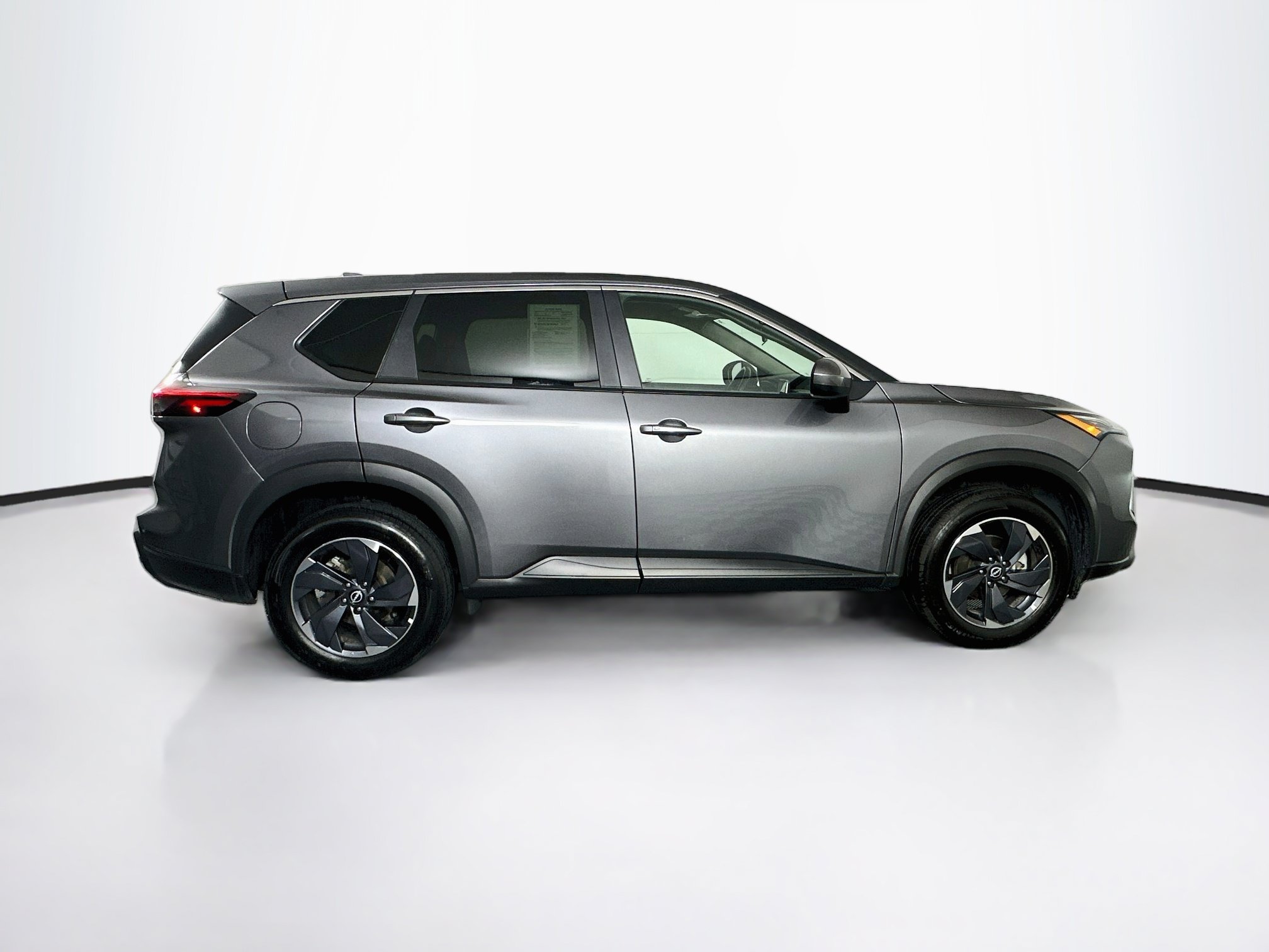 Used 2025 Nissan Rogue SV FWD image 10
