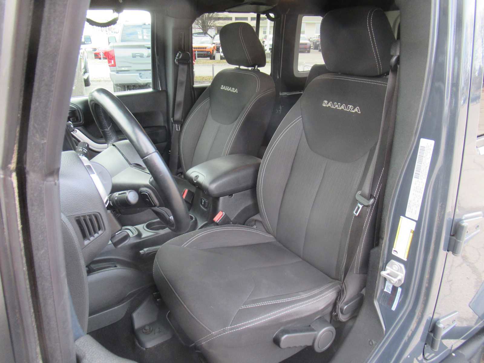 Used 2018 Jeep Wrangler Unlimited Sahara w/ Connectivity Group image 20