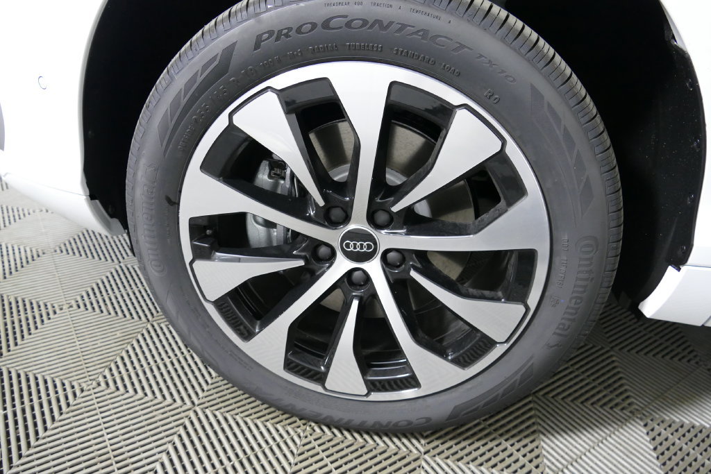 New 2026 Audi Q3 quattro 2.0T AWD/4WD image 9
