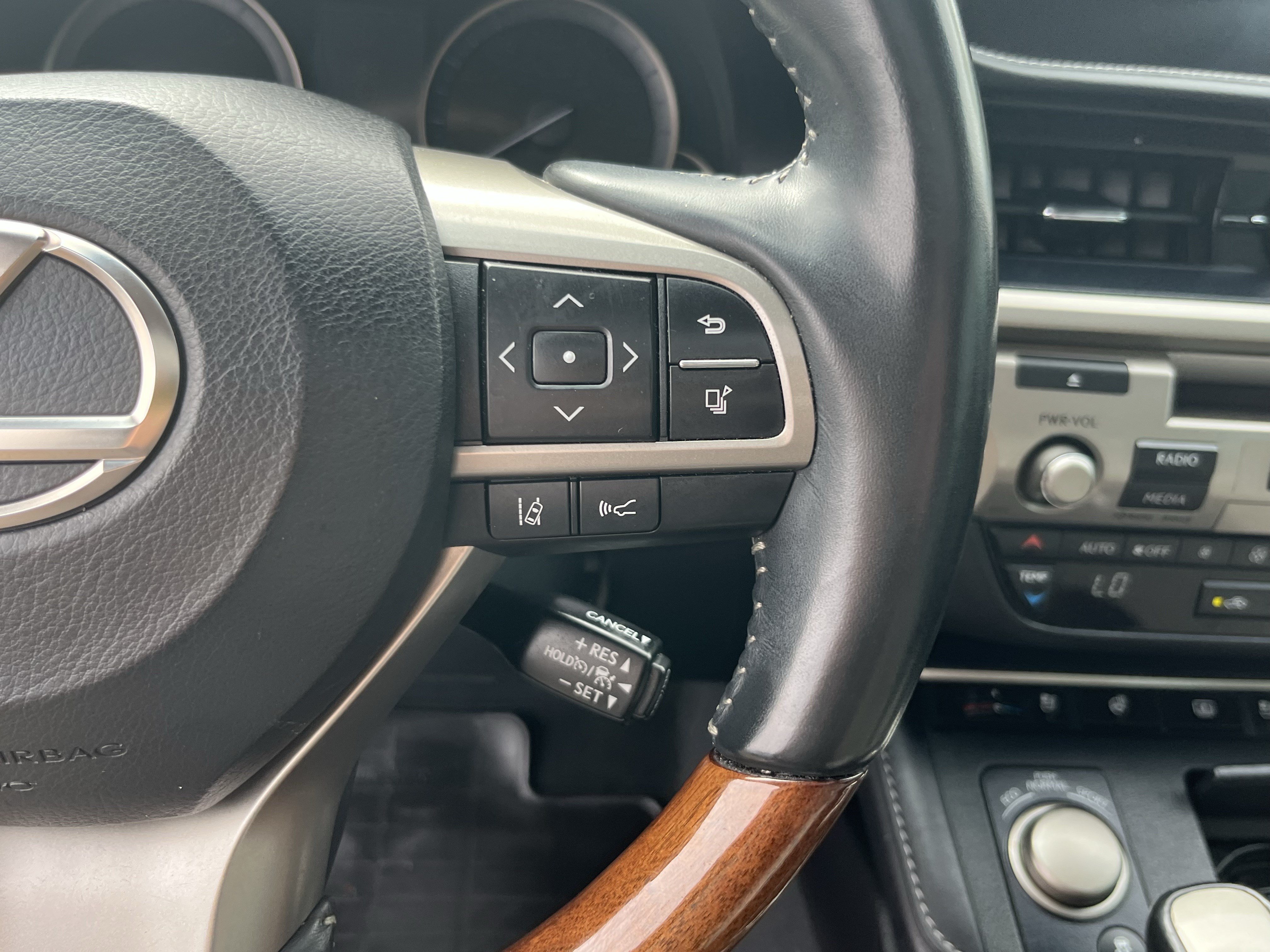 Used 2016 Lexus ES 350 w/ Luxury Package w/Wood Trim FWD image 23