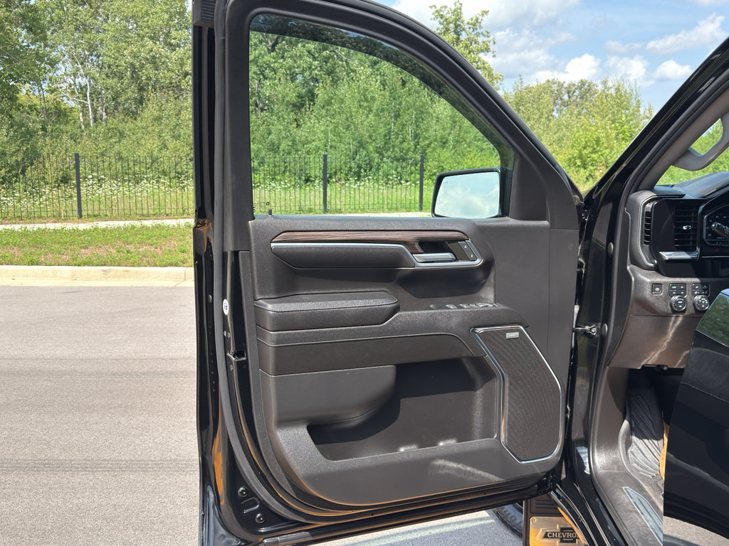 Used 2023 Chevrolet Silverado 1500 RST AWD/4WD image 10