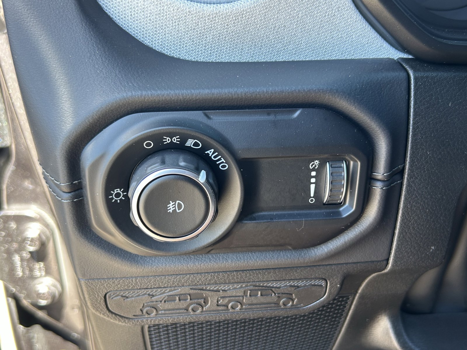 Used 2025 Jeep Wrangler Unlimited Sahara AWD/4WD image 31
