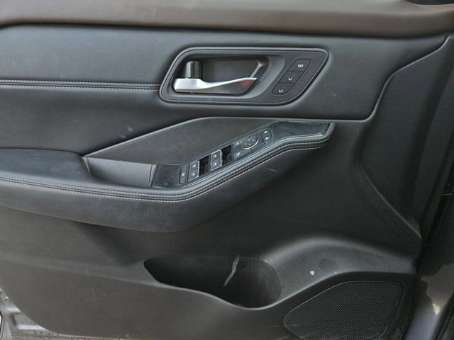 Certified 2023 Nissan Rogue SL w/ SL Premium Package image 15