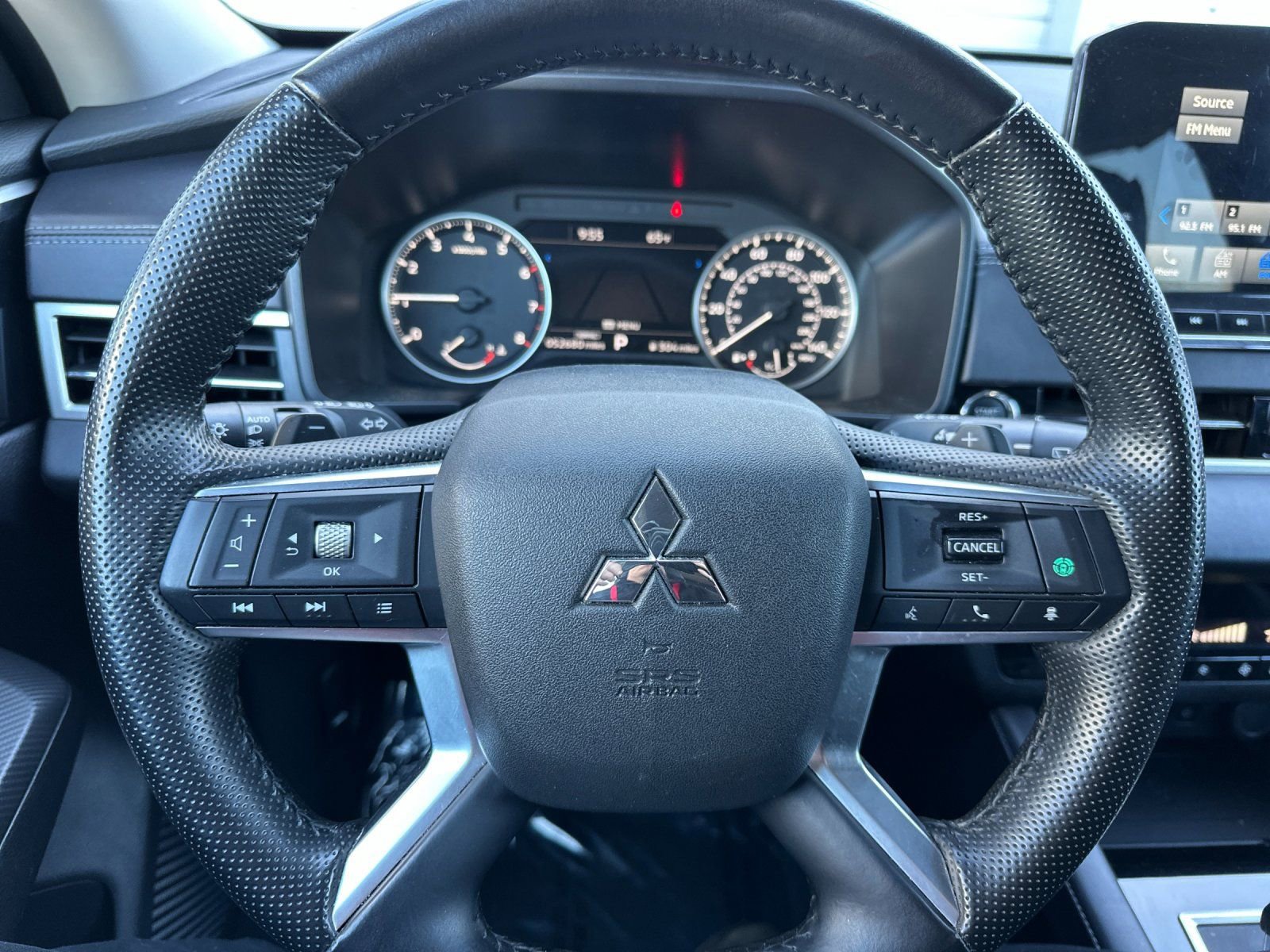 Used 2024 Mitsubishi Outlander SE FWD image 25