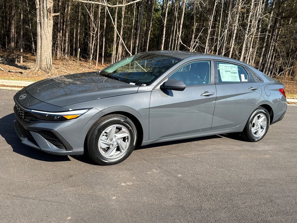 New 2026 Hyundai Elantra SE image 2