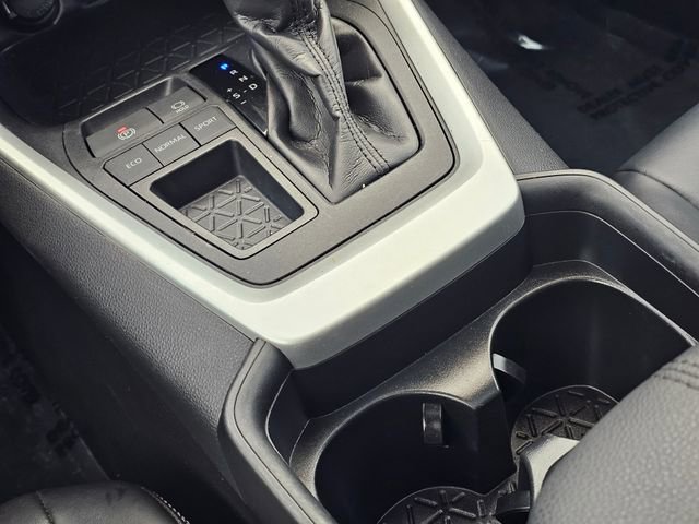 Used 2020 Toyota RAV4 XLE Premium image 33