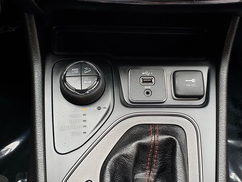 Used 2019 Jeep Cherokee Trailhawk image 22