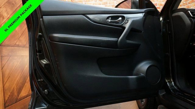 Used 2016 Nissan Rogue SL w/ SL Premium Package image 32