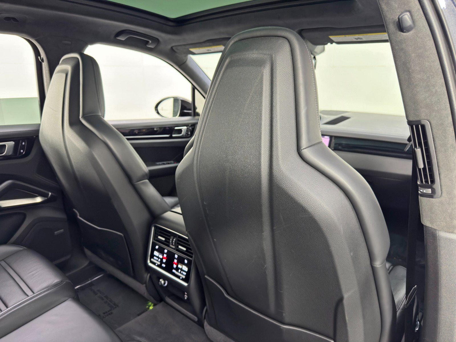 Used 2021 Porsche Cayenne Turbo S AWD/4WD image 39