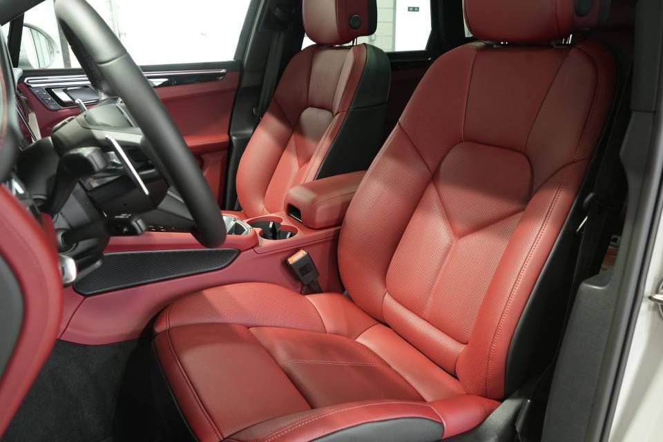 New 2026 Porsche Macan AWD/4WD image 5