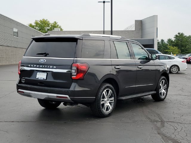 Used 2024 Ford Expedition Limited AWD/4WD image 3