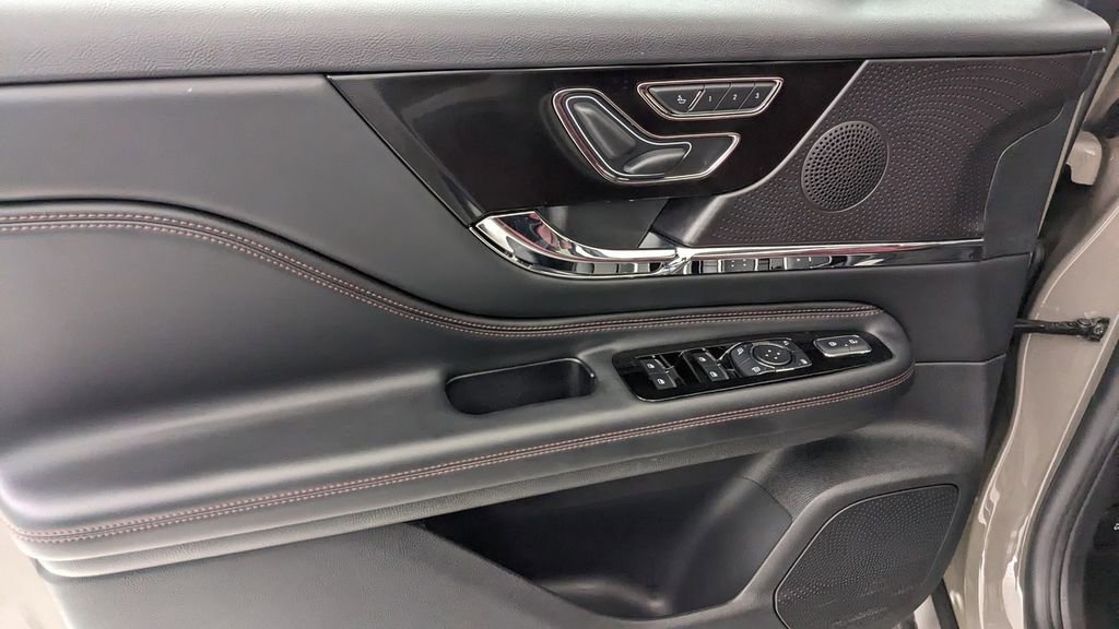 Used 2025 Lincoln Corsair Grand Touring w/ Towing Package image 27