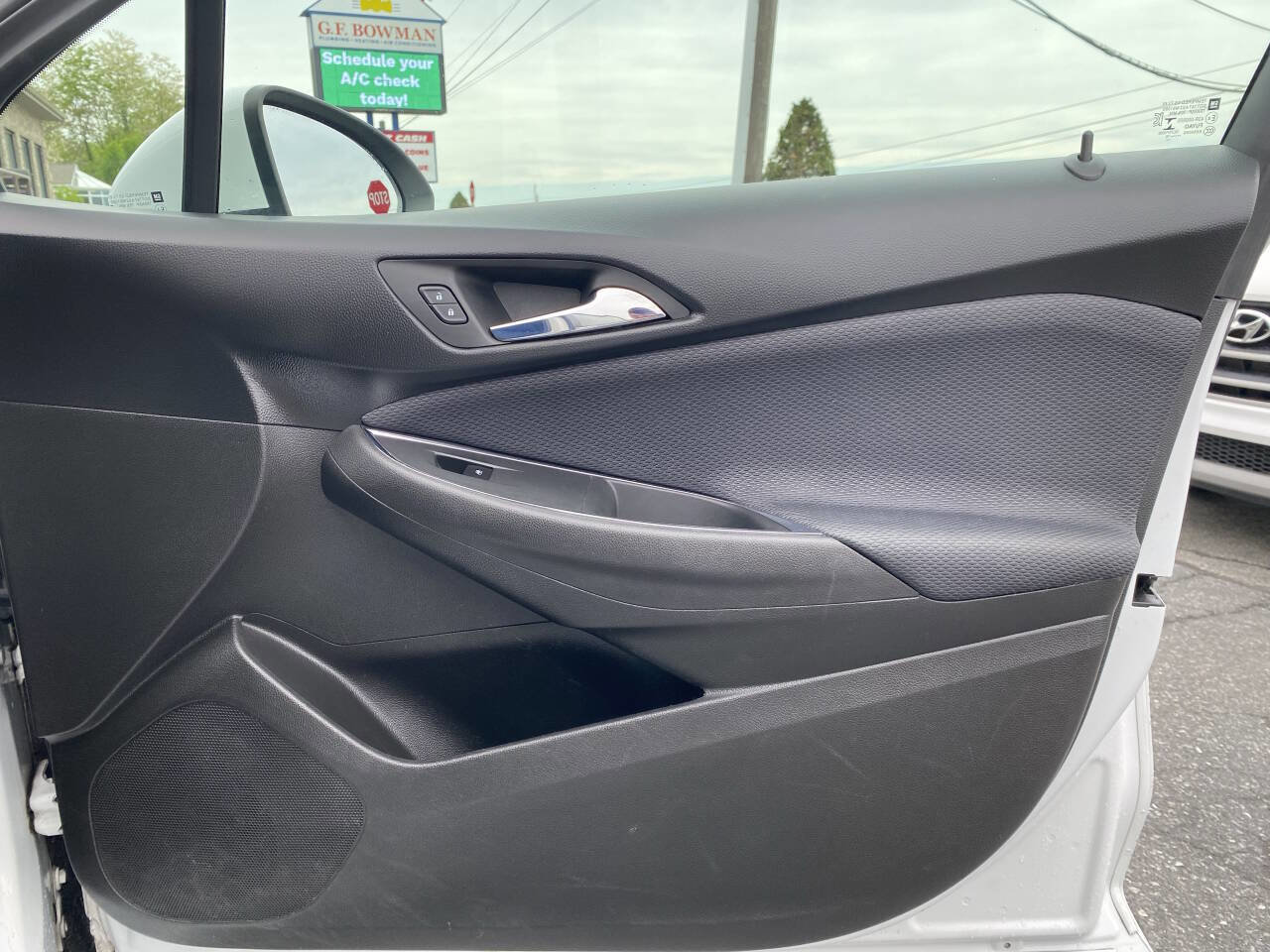 Used 2018 Chevrolet Cruze LT FWD image 16