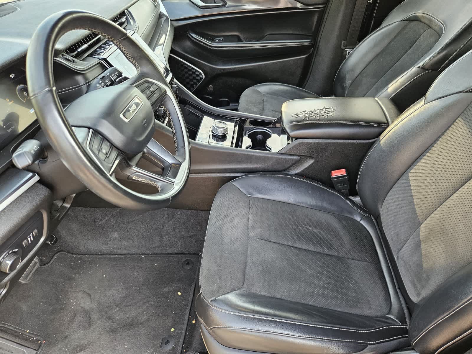 Used 2021 Jeep Grand Cherokee L Laredo RWD image 11