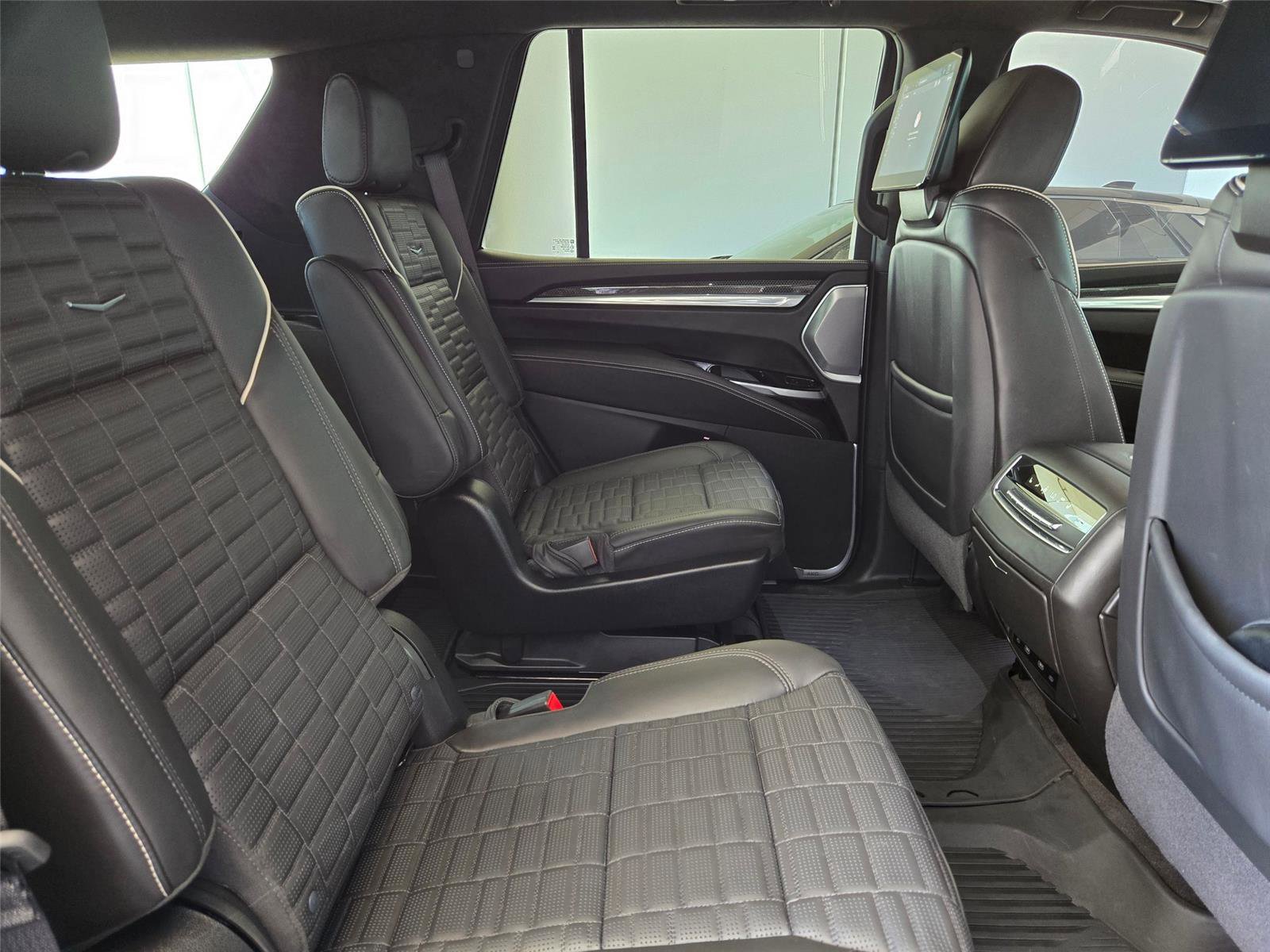 Used 2026 Cadillac Escalade V w/ LPO, ONYX Package AWD/4WD image 31