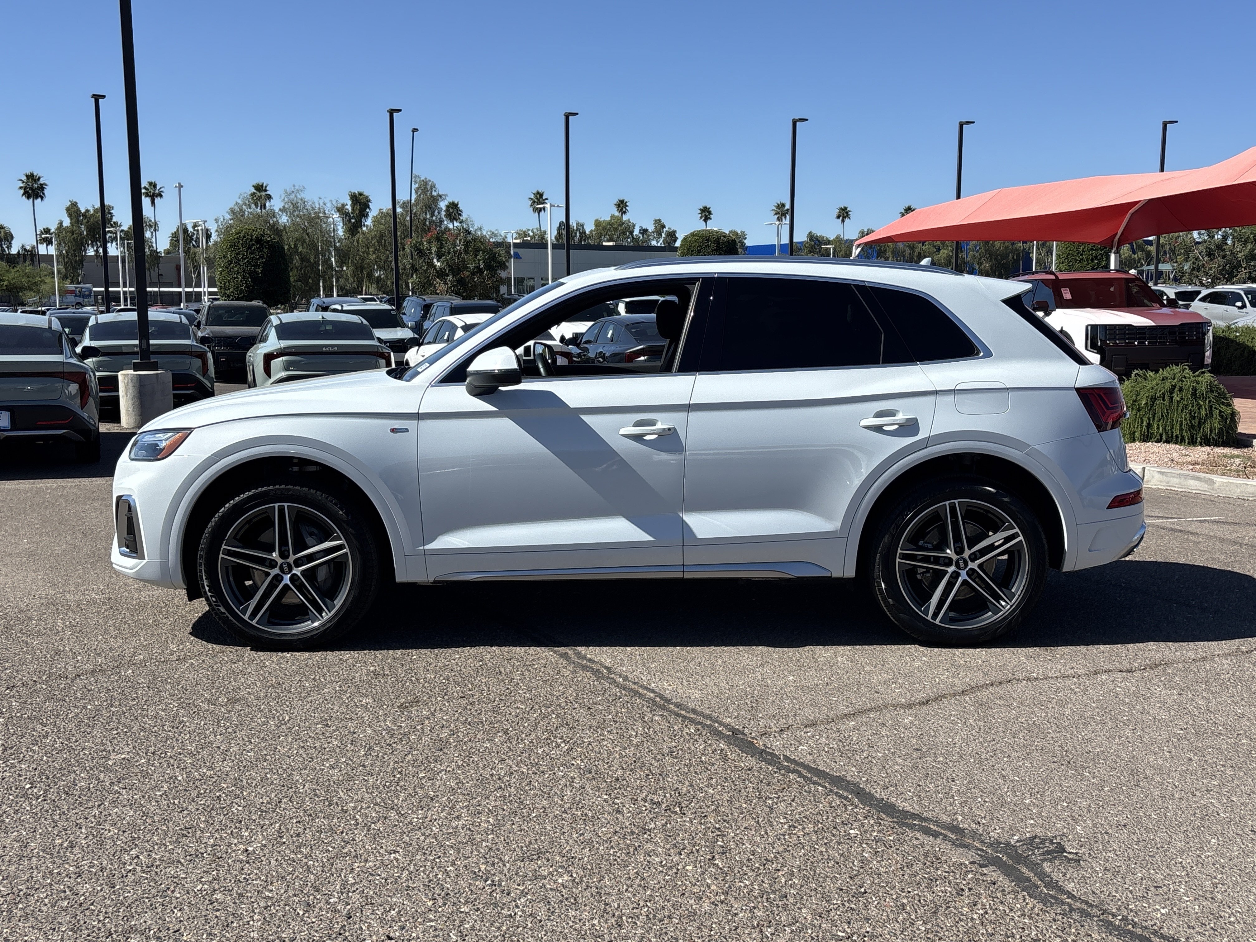 Used 2021 Audi Q5 e Premium Plus w/ Premium Plus Package AWD/4WD image 3