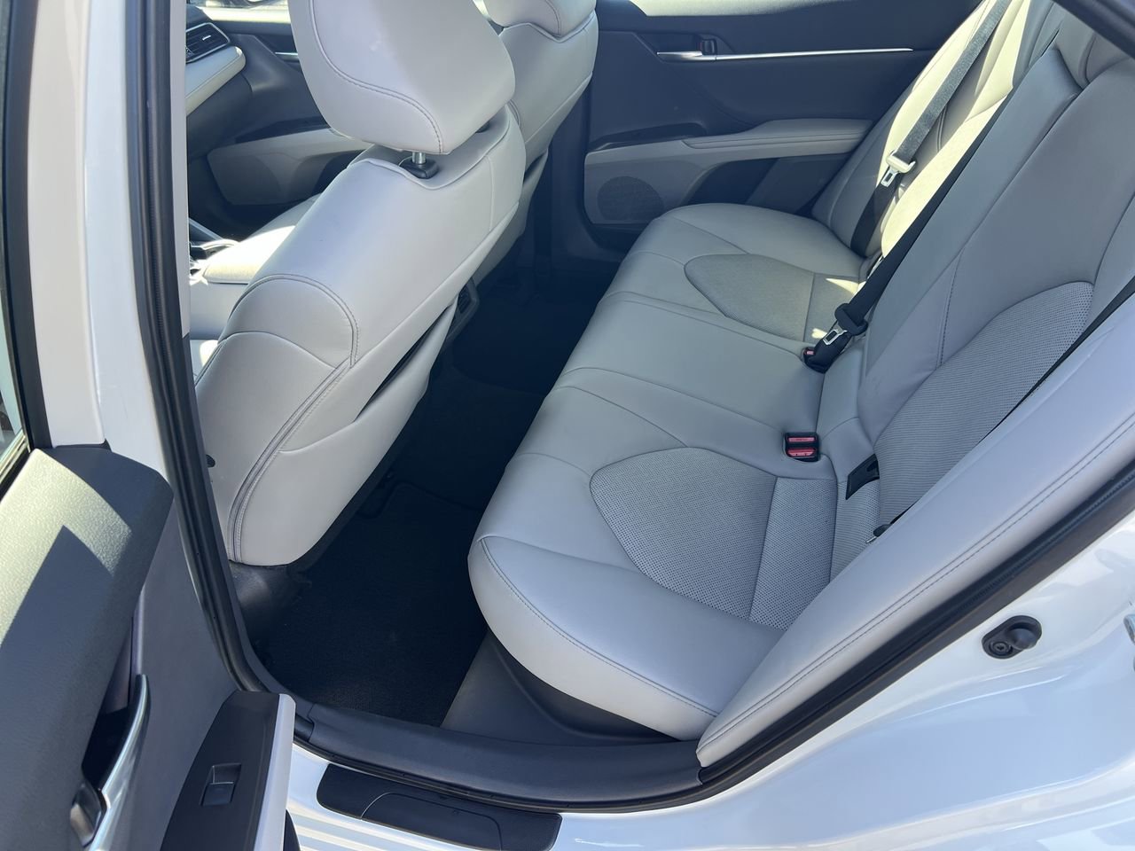 Used 2024 Toyota Camry XLE FWD image 32