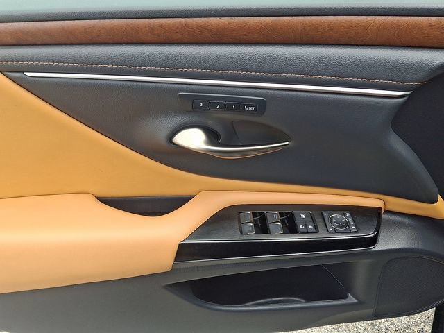 Used 2024 Lexus ES 350 w/ Premium Package FWD image 12