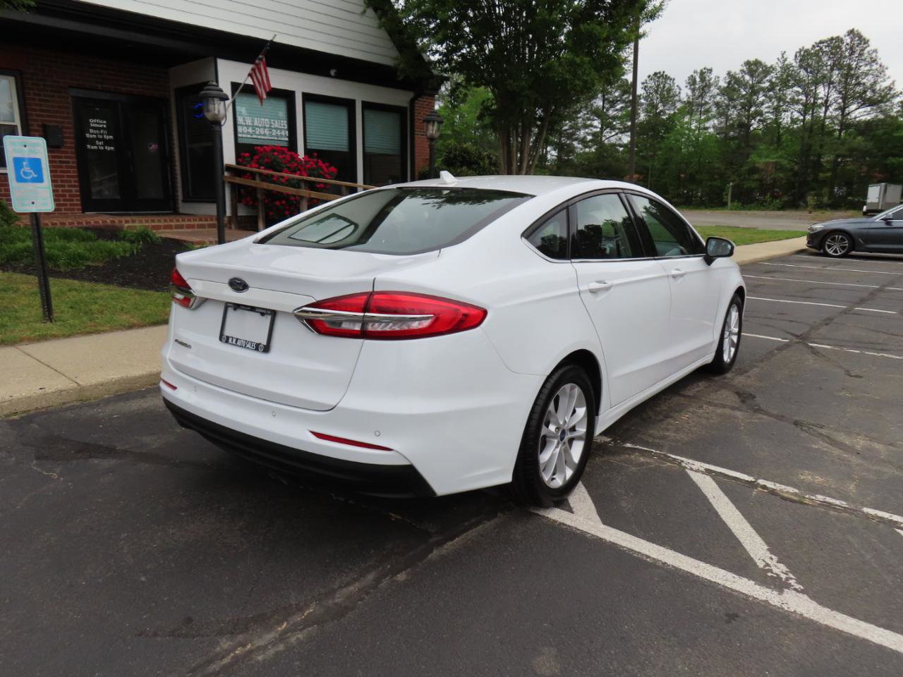 Used 2020 Ford Fusion SE FWD image 8