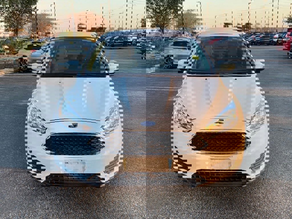Used 2016 Ford Focus SE image 2